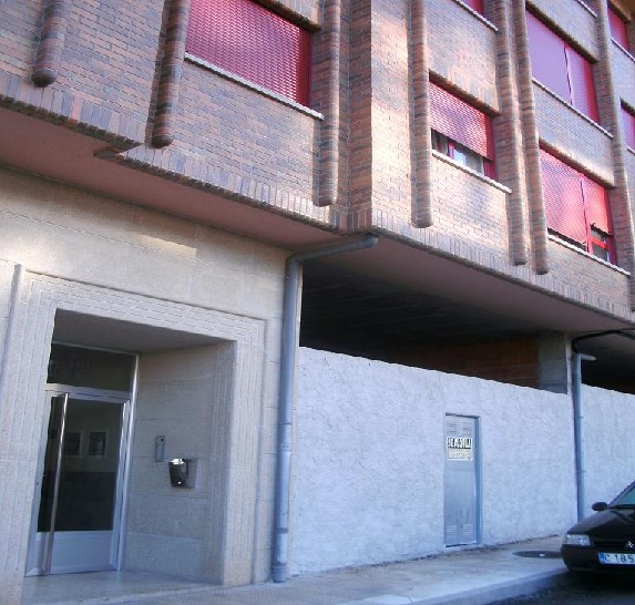 B_1033 -  Bajo comercial en  Negreira