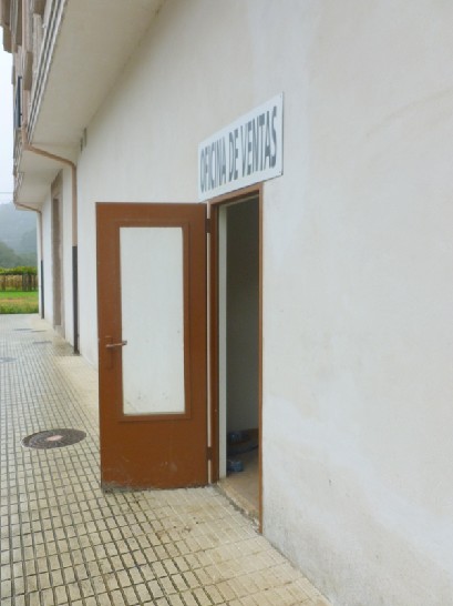 V_411 -  Bajo comercial en  CALDAS DE REIS